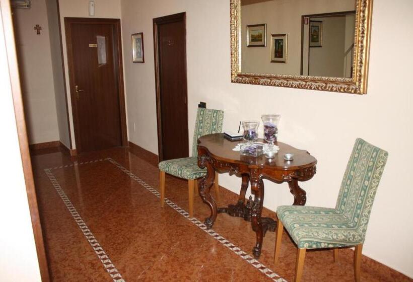 ホテル Albergo Ristorante Punta Dell'est