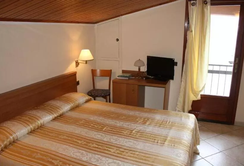 Hotelli Albergo Ristorante Punta Dell'est