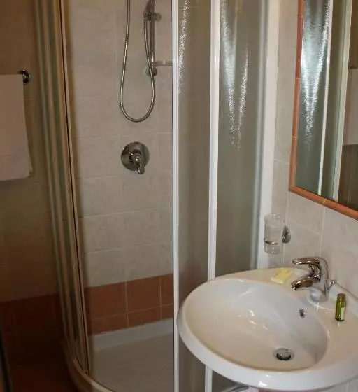 Hotelli Albergo Ristorante Punta Dell'est