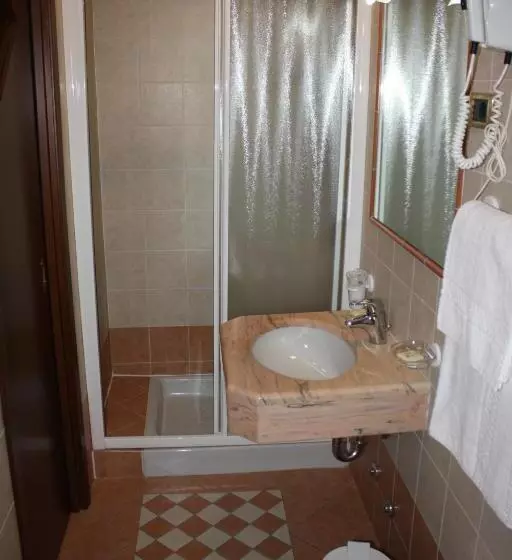 Hotelli Albergo Ristorante Punta Dell'est