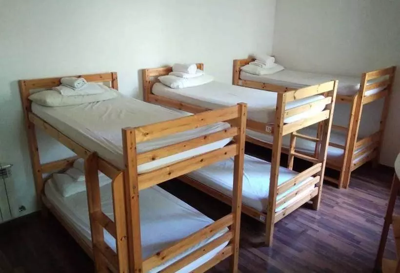 Hotelli Pont Roma  Hostel