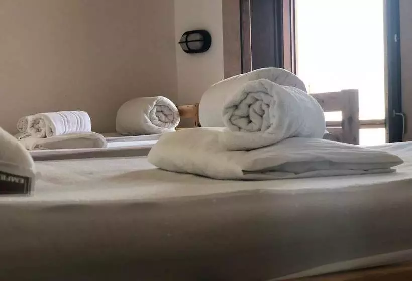 Hotelli Pont Roma  Hostel