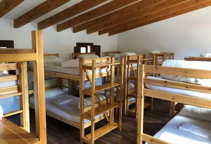 Hotelli Pont Roma  Hostel