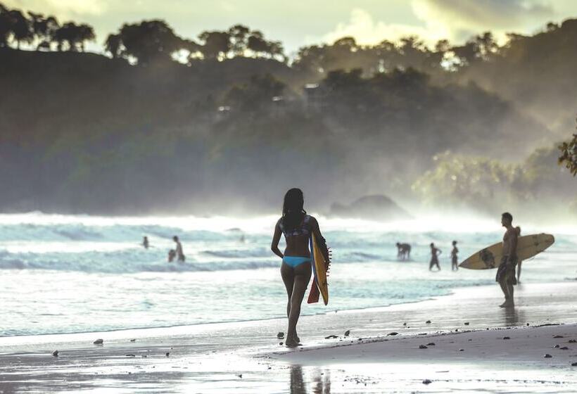 هتل Selina Manuel Antonio Hostel