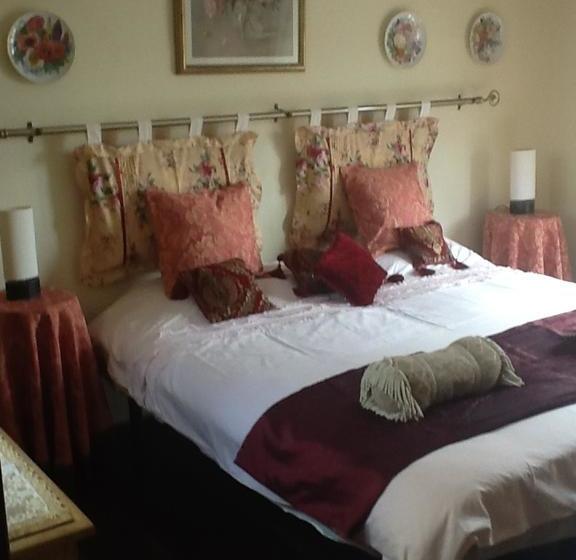 تختخواب و صبحانه Knights In Malta