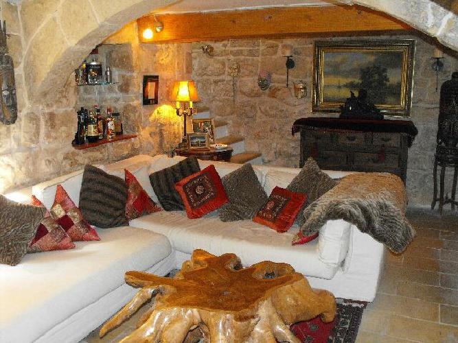 تختخواب و صبحانه Knights In Malta