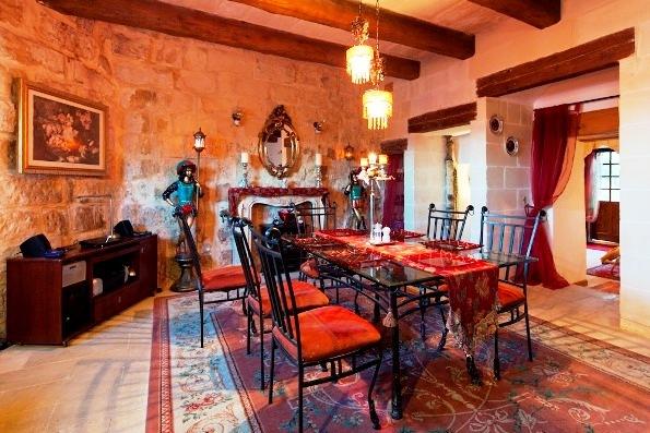 تختخواب و صبحانه Knights In Malta