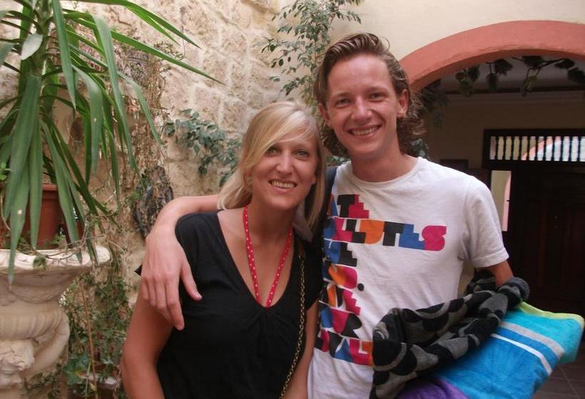 تختخواب و صبحانه Knights In Malta