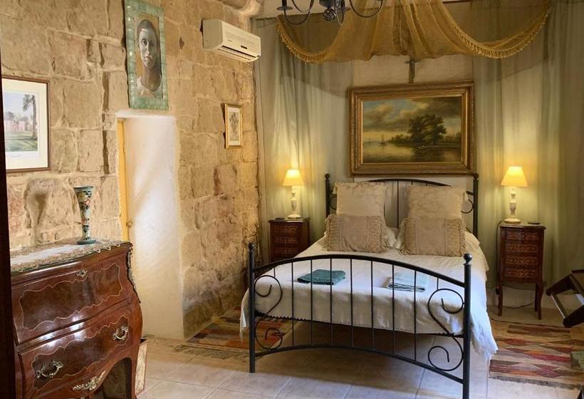 تختخواب و صبحانه Knights In Malta