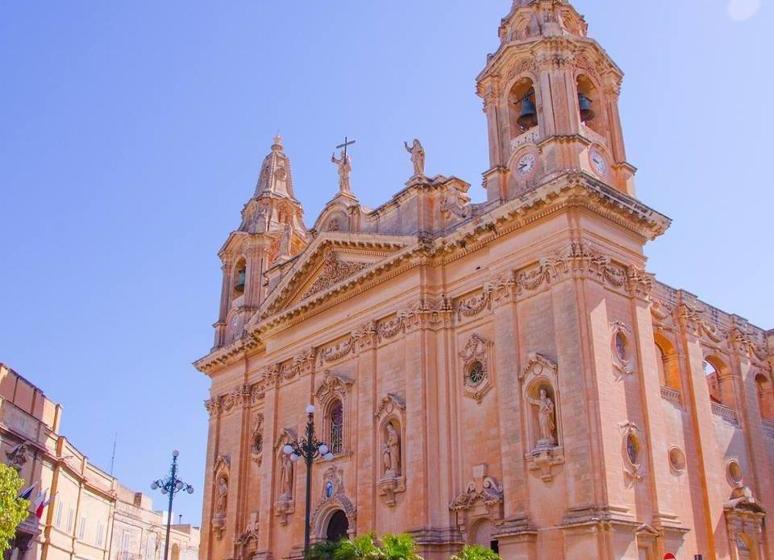 تختخواب و صبحانه Knights In Malta