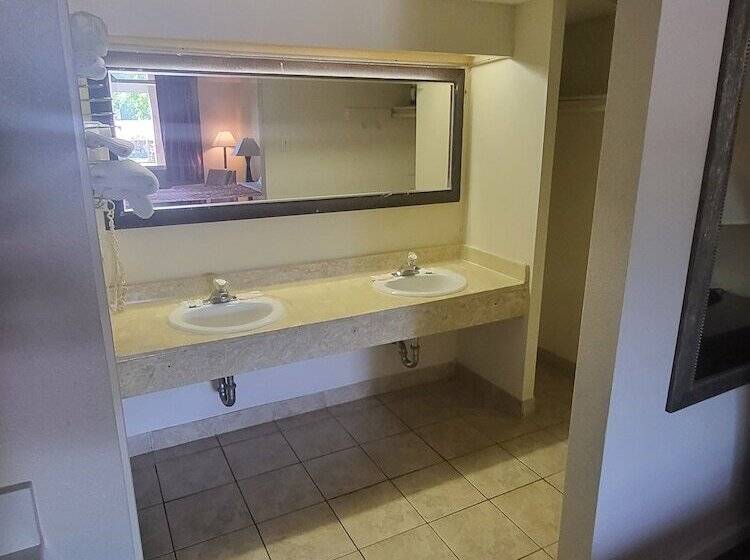 فندق على الطريق America S Inn