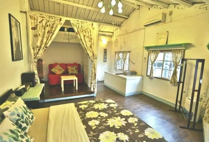 پانسیون Moonriver Hostel