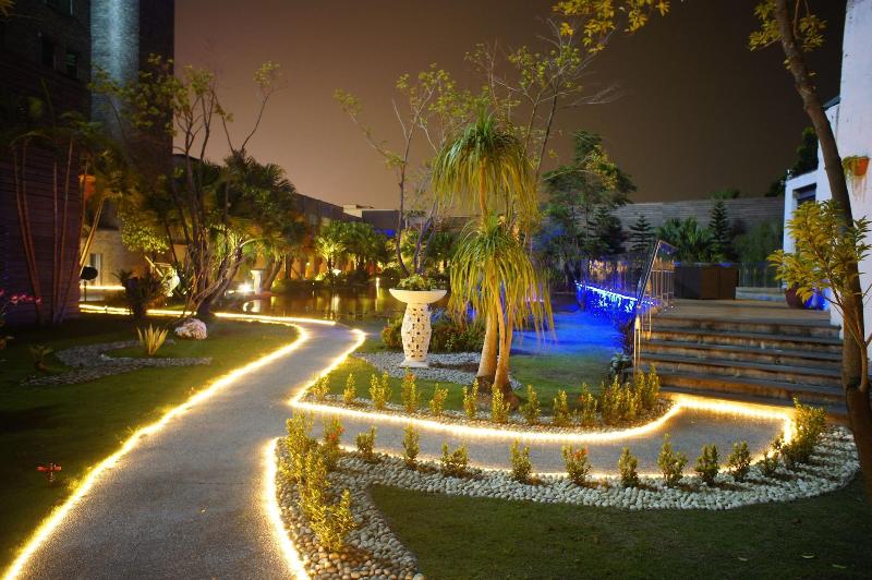 Allur Boutique Motelping Tung Branch