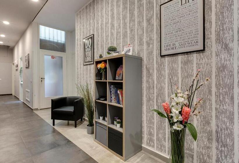 تختخواب و صبحانه Al Consolato   Guest House