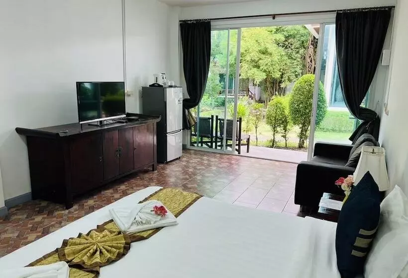 هتل Bora Bora Villa Phuket