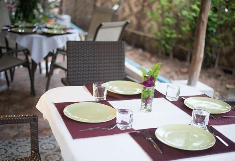 Hotel Bora Bora Villa Phuket