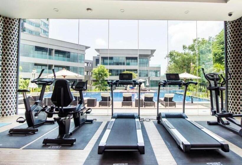 Отель Green Valley Executive Serviced Residence