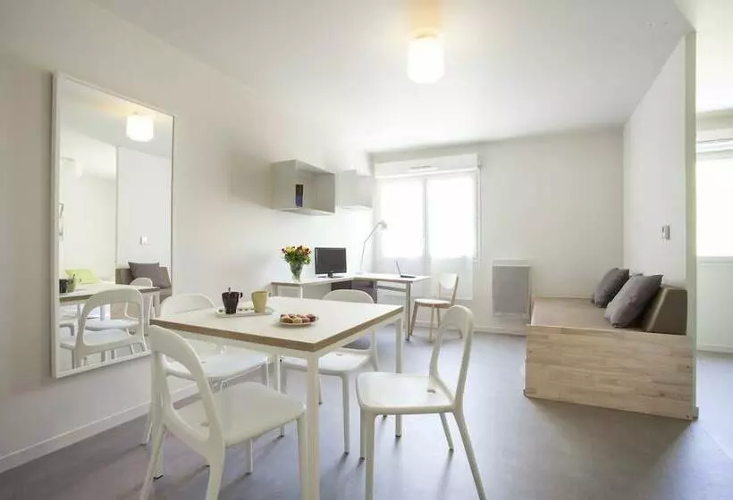 ホテル L'aéronat