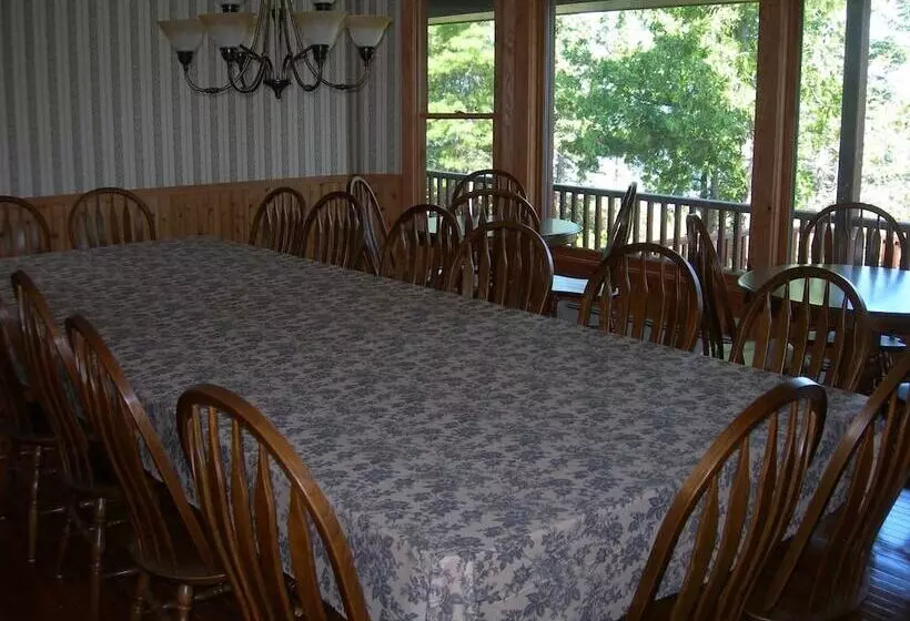 Hotelli Ninemile Point B&b Inn