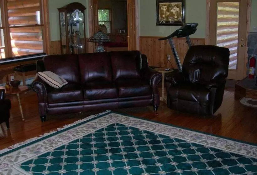 Hotelli Ninemile Point B&b Inn