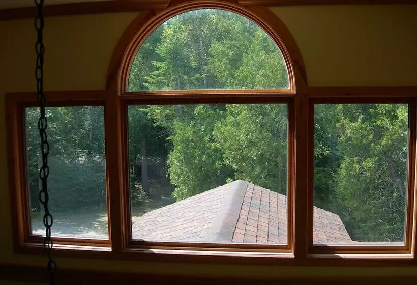 Hotelli Ninemile Point B&b Inn