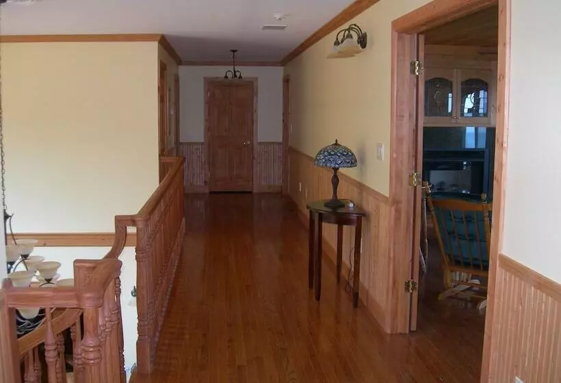 Hotelli Ninemile Point B&b Inn