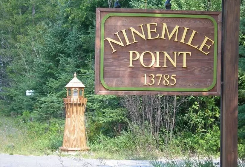 Hotelli Ninemile Point B&b Inn