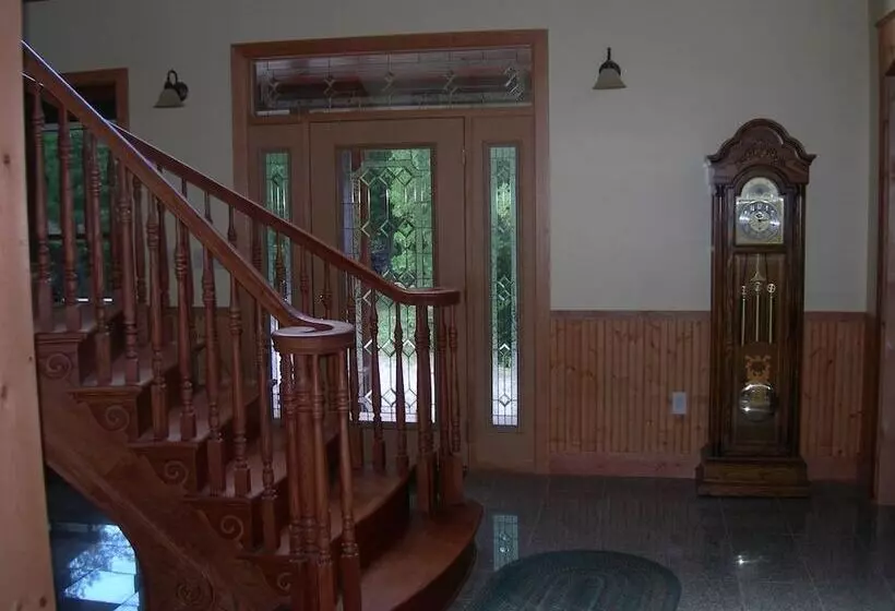 Hotelli Ninemile Point B&b Inn