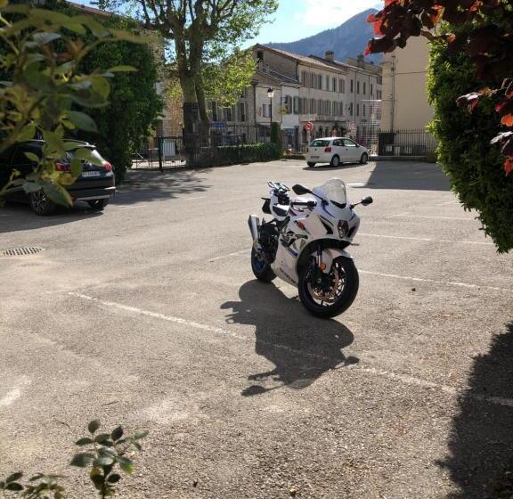 בית מלון כפרי Nouvel Hôtel Du Commerce