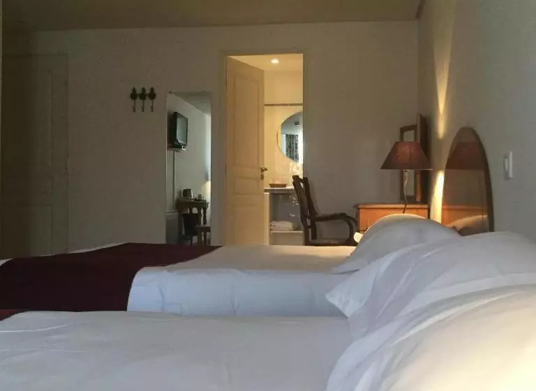 Hotelli Nouvel Hôtel Du Commerce