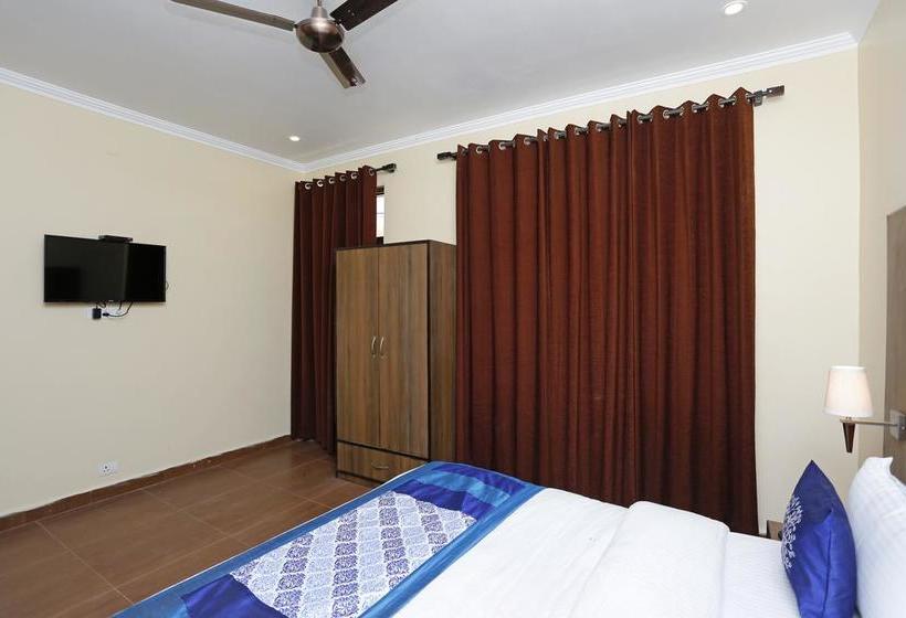 هتل Oyo 8905 Tapastali