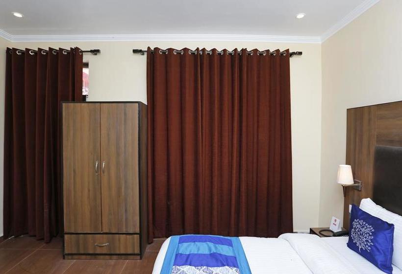 هتل Oyo 8905 Tapastali