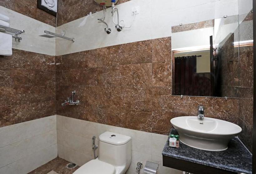 هتل Oyo 8905 Tapastali