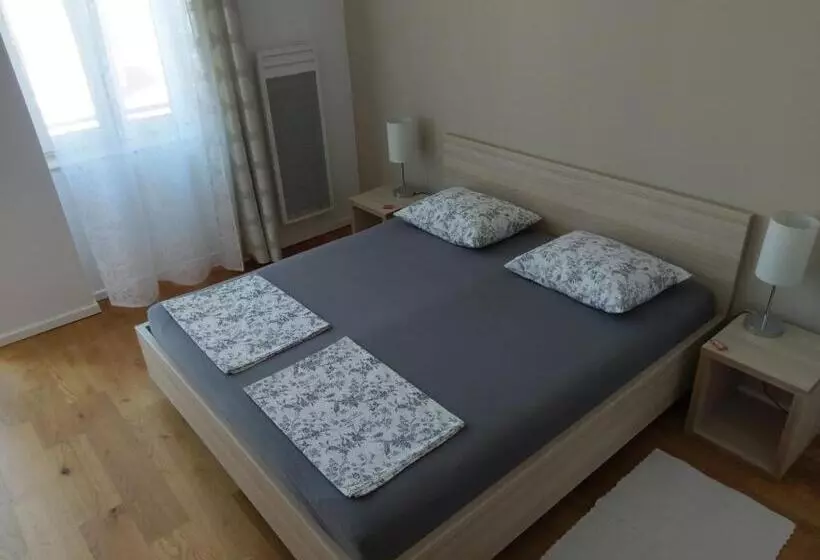 تختخواب و صبحانه Aurelia Rooms