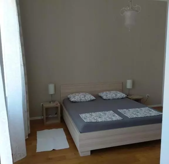 تختخواب و صبحانه Aurelia Rooms