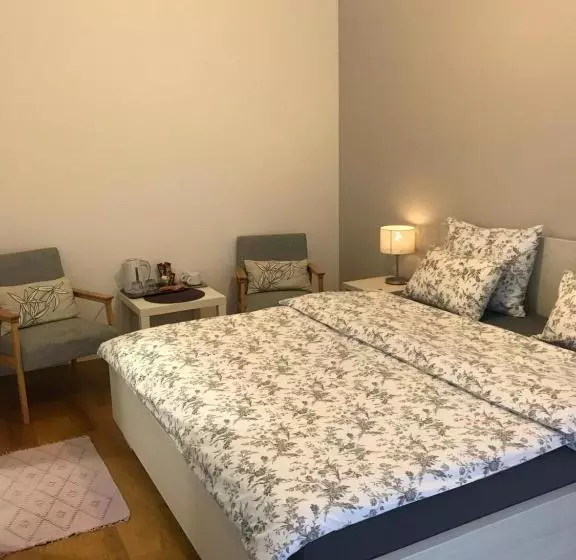 تختخواب و صبحانه Aurelia Rooms