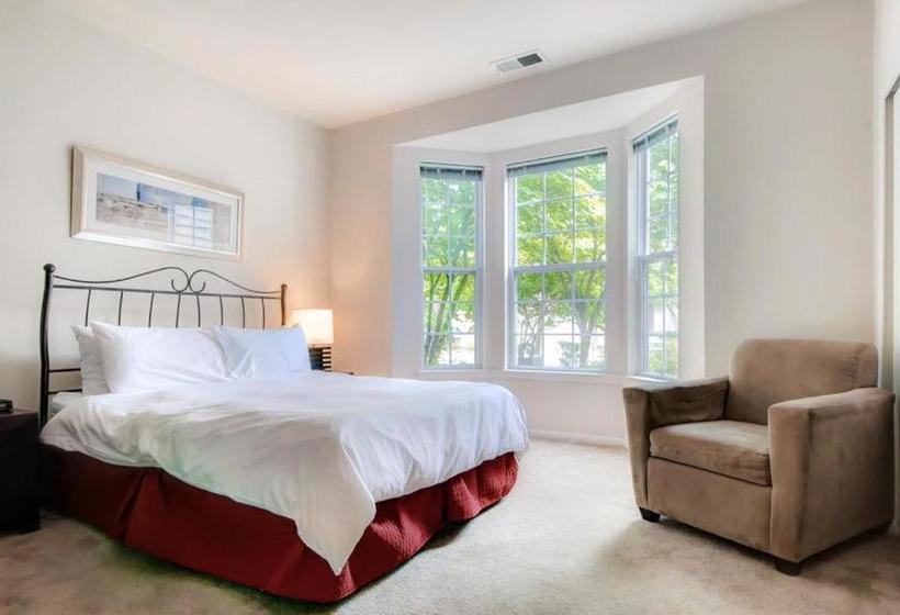 Global Luxury Suites At Forrestal