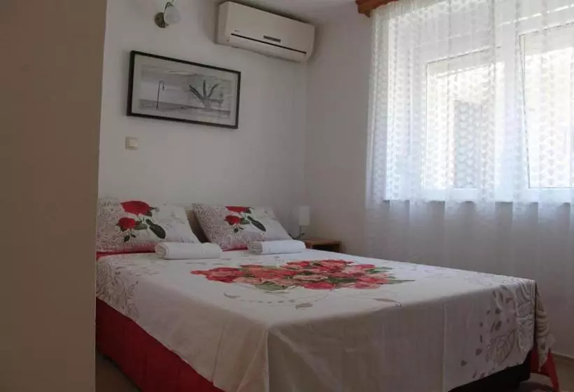 هاستل Apartments And Rooms Lena