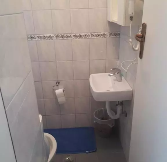 هاستل Apartments And Rooms Lena