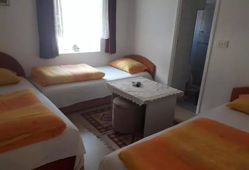 هاستل Apartments And Rooms Lena