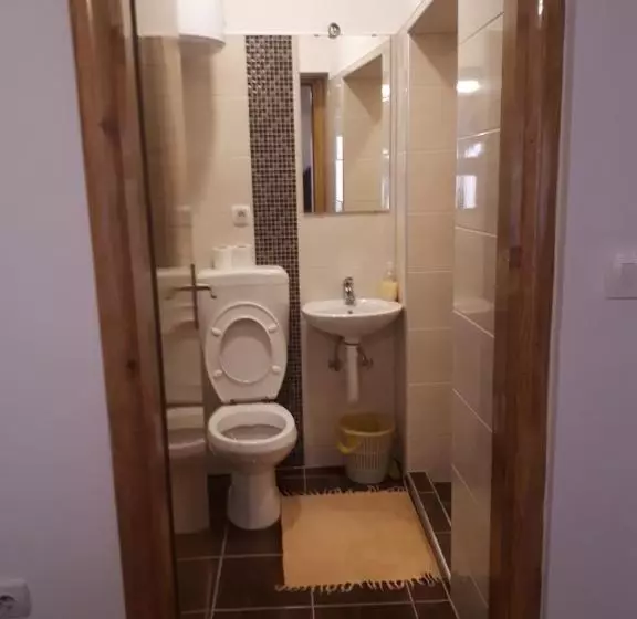هاستل Apartments And Rooms Lena