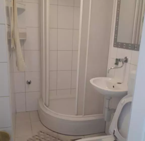 هاستل Apartments And Rooms Lena
