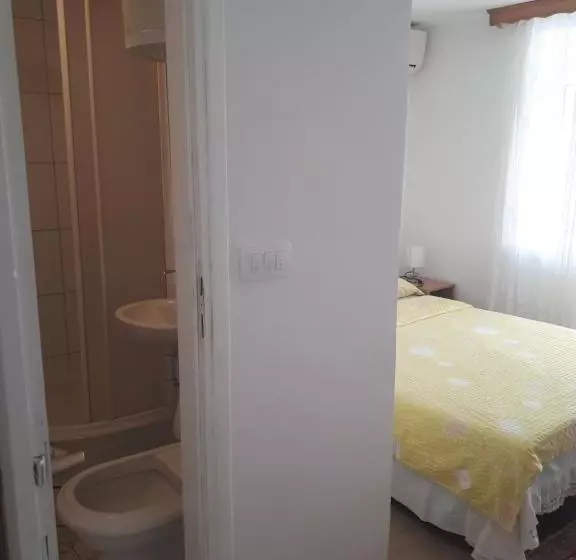 هاستل Apartments And Rooms Lena