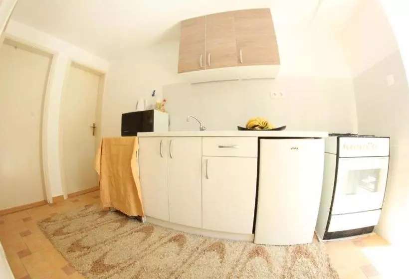 هاستل Apartments And Rooms Lena