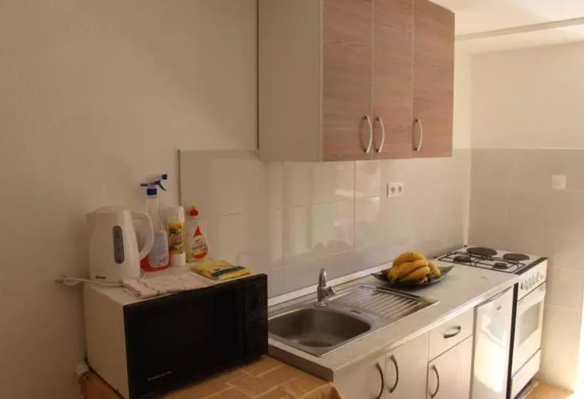 هاستل Apartments And Rooms Lena