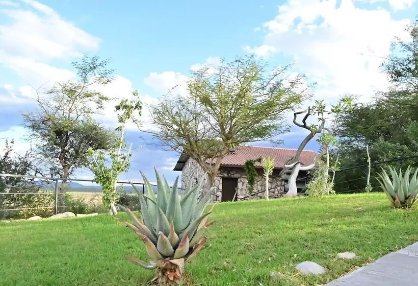 هتل Aloegrove Safari Lodge