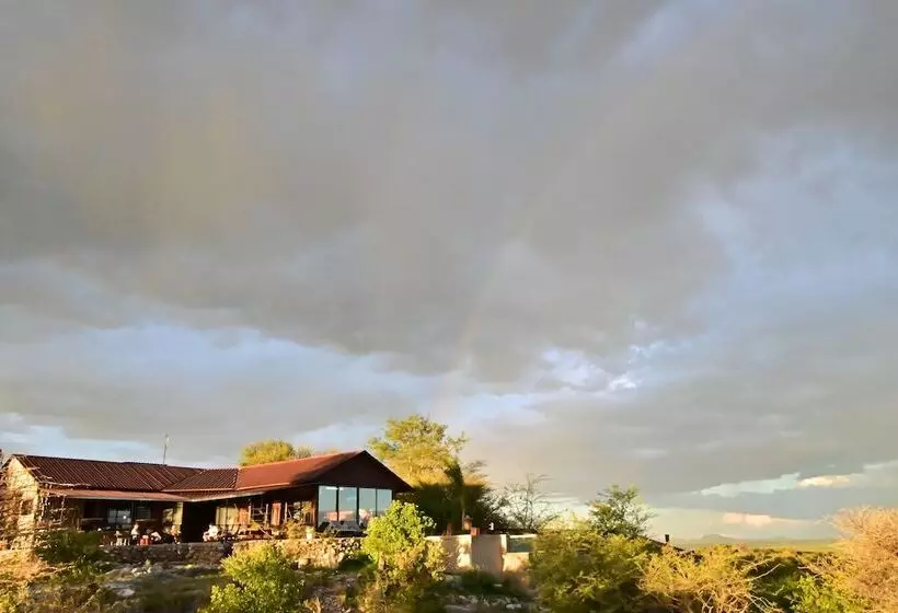 هتل Aloegrove Safari Lodge