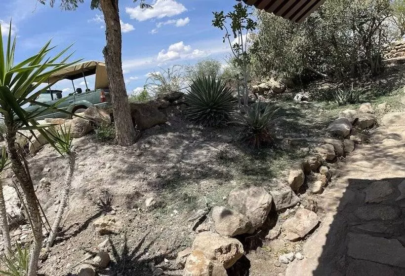 هتل Aloegrove Safari Lodge