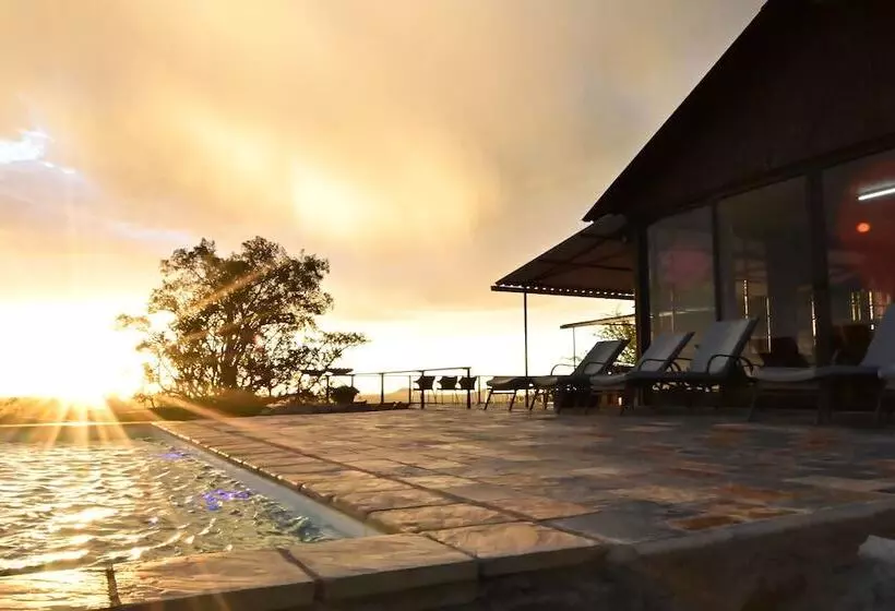 هتل Aloegrove Safari Lodge