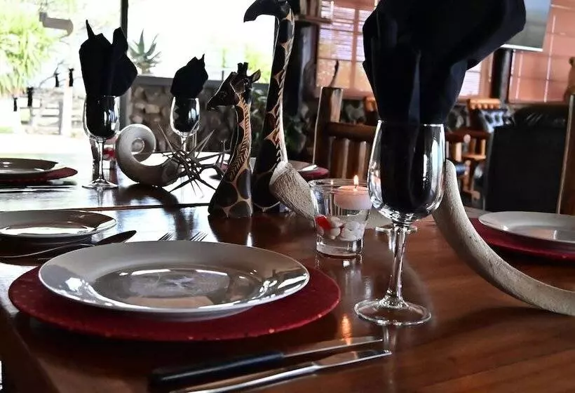 هتل Aloegrove Safari Lodge